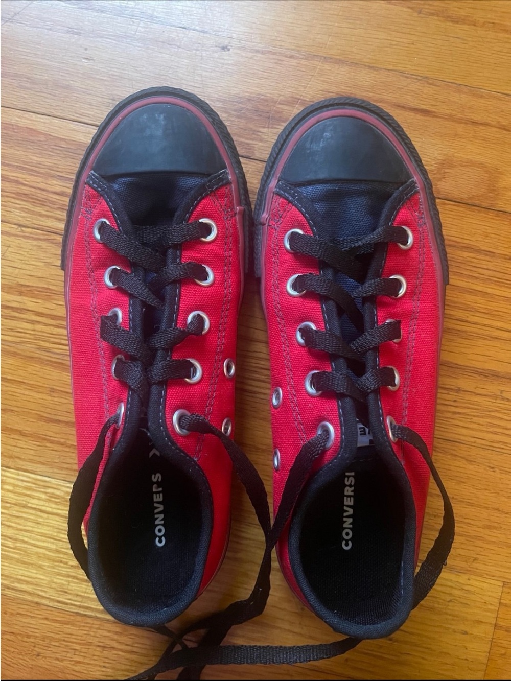 Custom boys low Red Chuck’s Converse